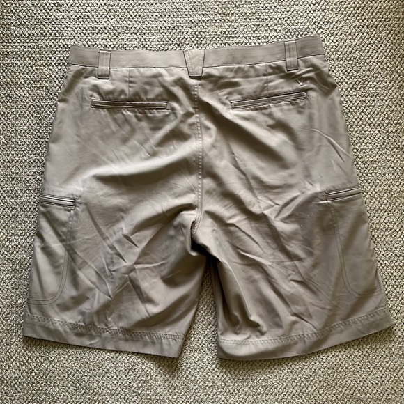 Callaway khaki golf shorts​​ - Picture 2 of 4